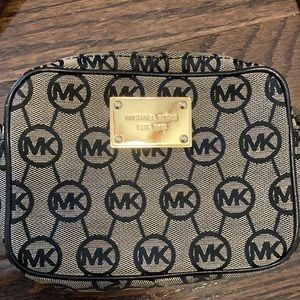 MK cross body